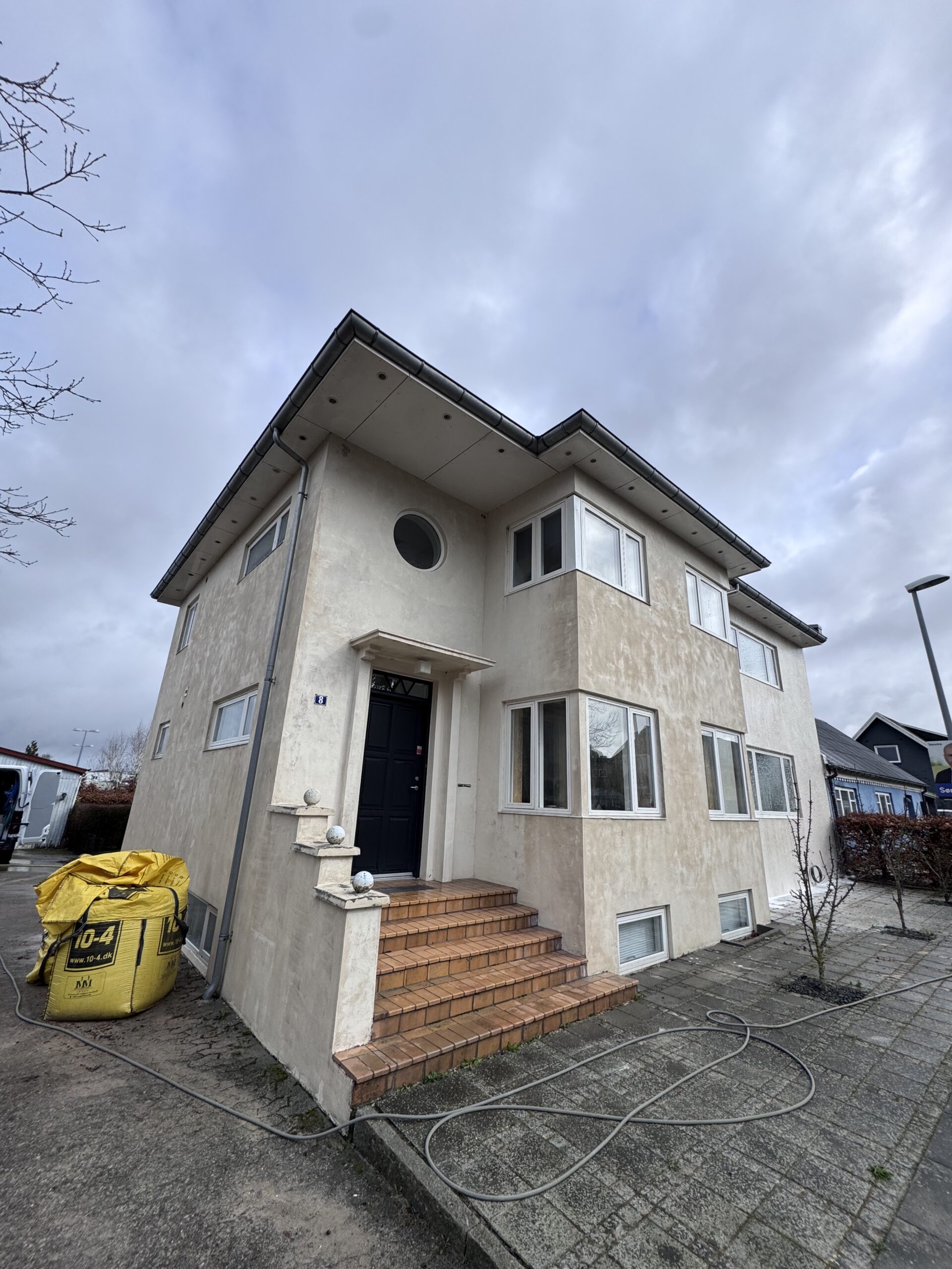 Pudset facade i Horsens efter skånsom facaderens – 2026