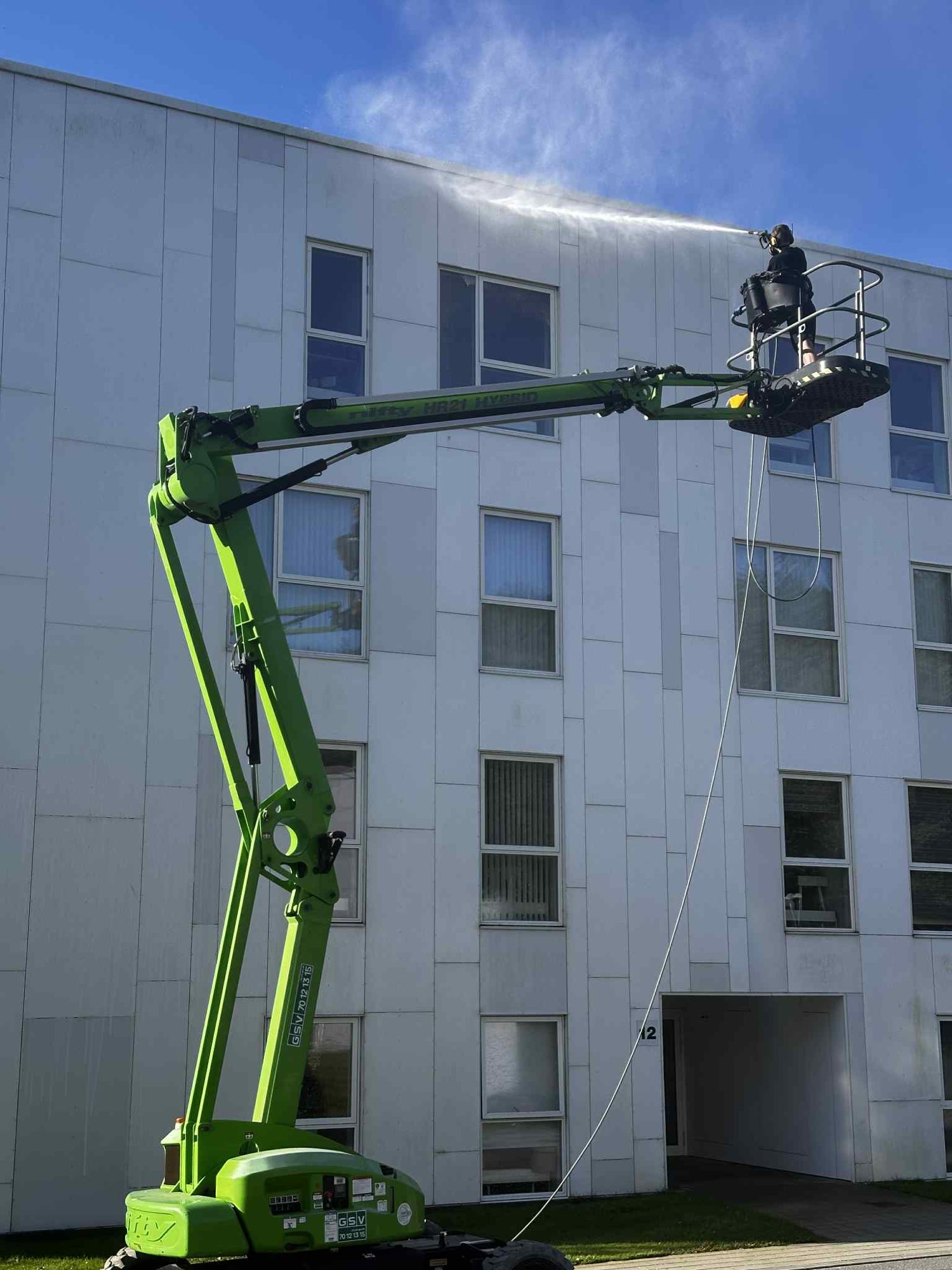 Algebehandling af facade fra lift i Vejle